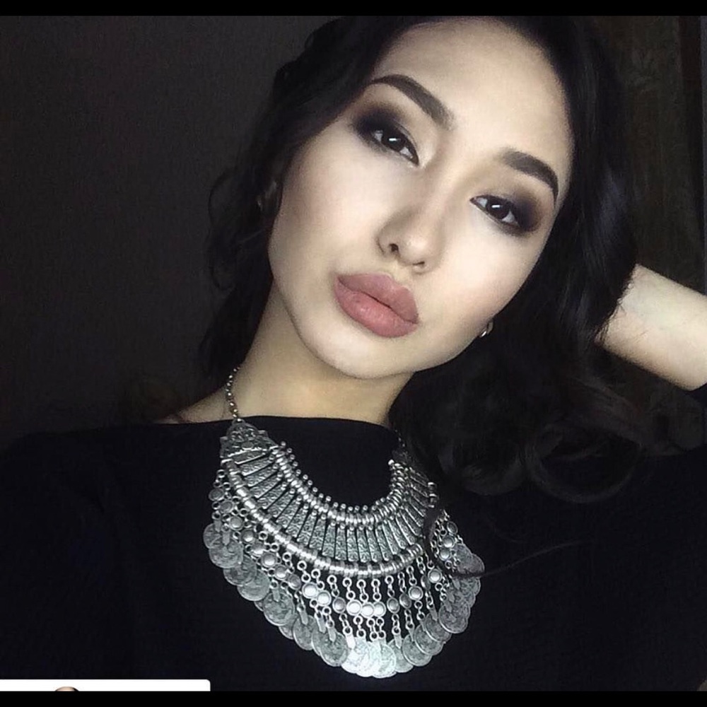 Statement necklace